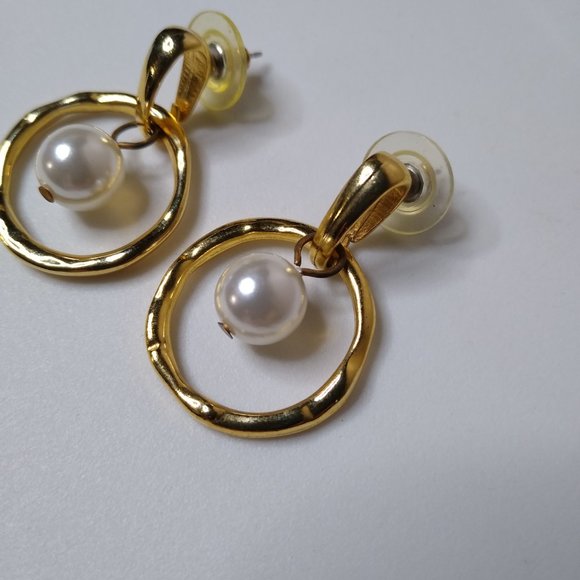 Vintage Metal Circle And Bead Dangle Earrings - Picture 4 of 13